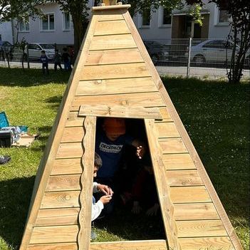 "Neue Holz-Tipis"