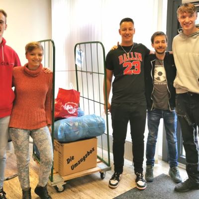"Studenten: innen organisieren Kleiderspende"