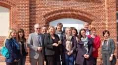 Schlüsselübergabe für die neuen Räume des Kindergartens Wichernhaus