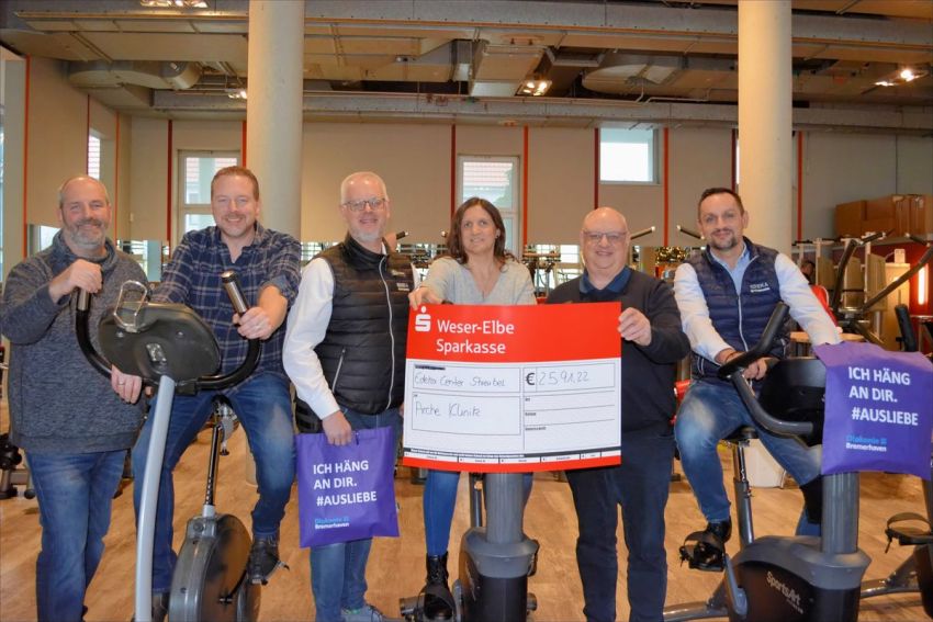 v.l.: Matthias Breustedt und Karsten Meyer ( proAktiv), Sven Petersen ( E-Center), Dorothee Schäfer (Arche Klinik ), Thorsten Büsker (GF der Diakonie ), Daniel Streubel (Inhaber E-Center Streubel)
