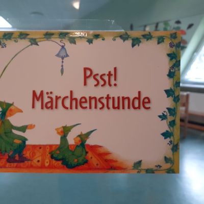 "Psst Märchenstunde…"