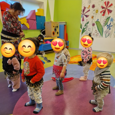 "Bauchtanz in der Krippe"