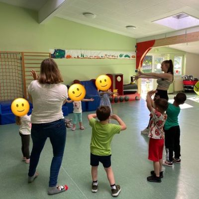 "Kinder tanzen Hip-Hop in der Kita Ellhornstraße"