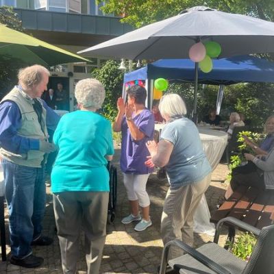 "Tanz, Sonne und leckeres Essen beim Sommerfest im Jacobi-Haus"