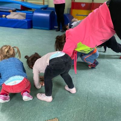 "Kinder-Yoga"