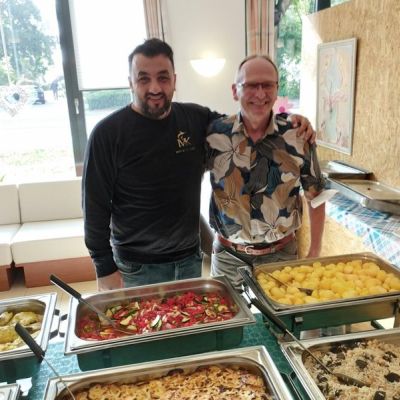 "Mut´s Kitchen lädt Senioren: innen zum Mittagsessen ein"