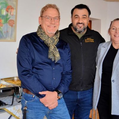 "Mut´s Kitchen spendet Weihnachtsessen für Senioren"