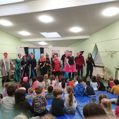 "Theateraufführung in der Kita Ellhornstraße"