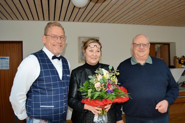von links_Björn Tissler (Leitung J_Haus)_Frau Cieloch_Thorsten Büsker (Geschäftsführung Diakonie)
