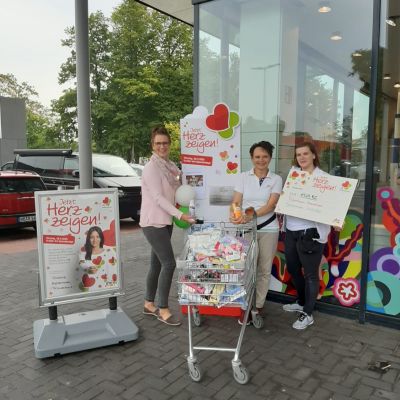 "dm-Märkte spenden für das Frauenhaus"