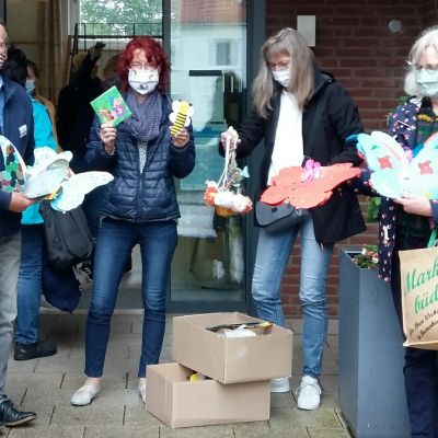 "Fritz-Reuter-Schule bringt selbstgebastelte Geschenke"