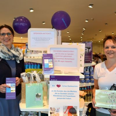 "dm Kunden spenden für das Frauenhaus"