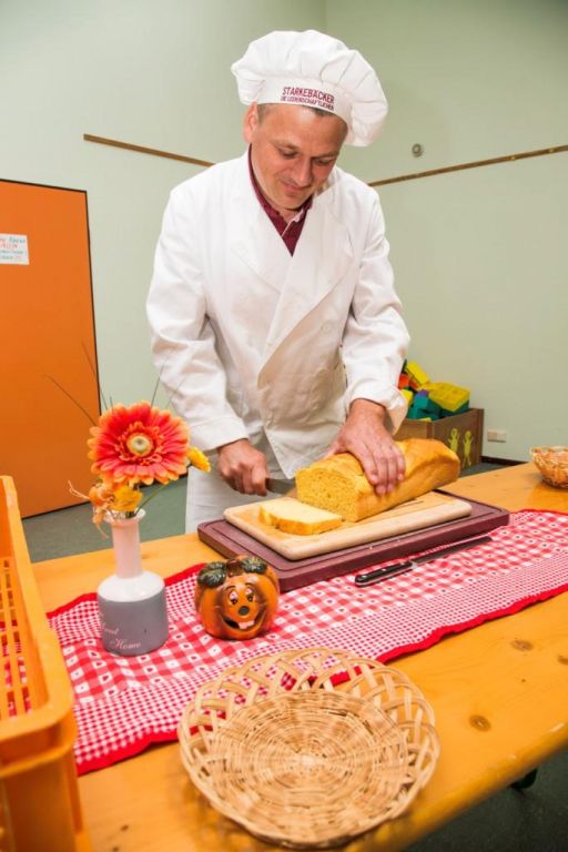 Bäckermeister Maik Starke in der Kita Ellhornstraße