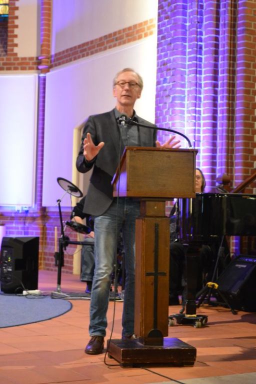Prof. Dr. Uwe Becker von der  Evangelische Hochschule Rheinland-Westfalen-Lippe (Bochum),  Fachbereich I Soziale Arbeit, Bildung und Diakonie, hält einen Impulsvortrag Diakonie im 21. Jahrhundert