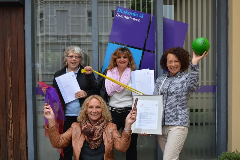 (von links: Hannelore Kull, Claudia Mauritius, Hanna Kriegler, Angelika Hoischen). Die fünfte Übungsleiterin heißt Anke Helmke-Henken (nicht mit auf dem Bild)