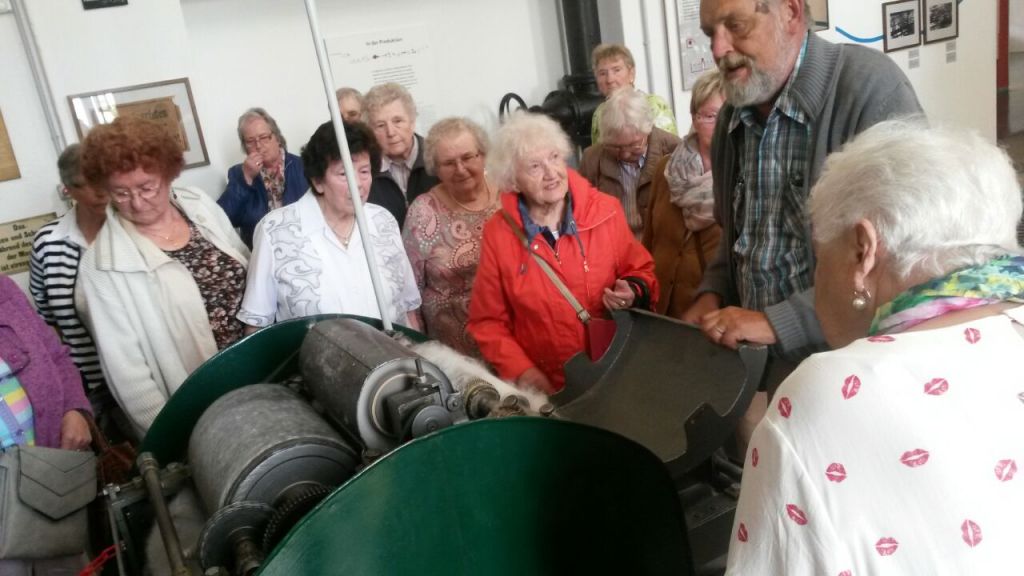Teilnehmer der gesponserten Busfahrt ins Wollmuseum in Delmenhorst